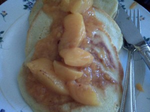 Pancakes-with-peaches-and-peach-cinnamon-topping